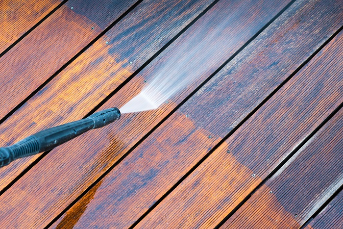 pressure cleaning deck before restoratin deck painting currumbin