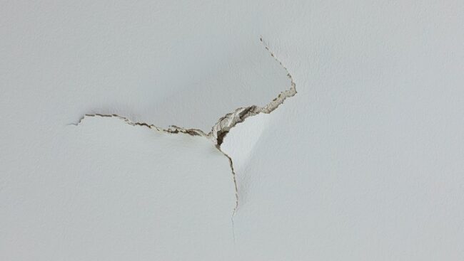 Hole-in-plasterboard-ready-for-repairs